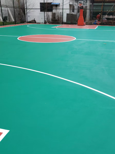 万柏林 球场长期使用易出现地面开裂